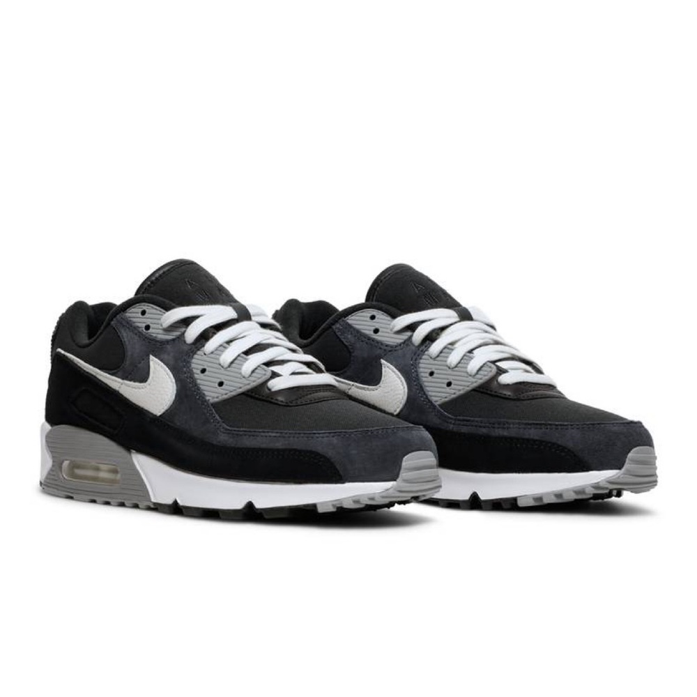 Mike Air Max 90 “Black Noir” size 8 women’s (size 6.5 men)